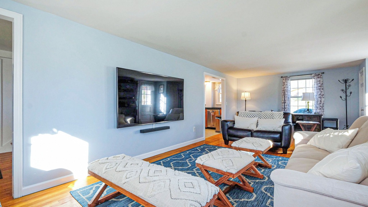Photo of Livingroom in Putnam Lake