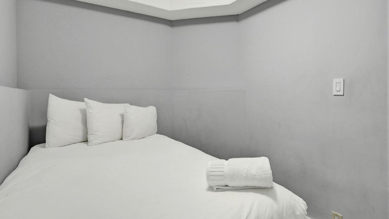 Photo of Bedroom in Mid Beach