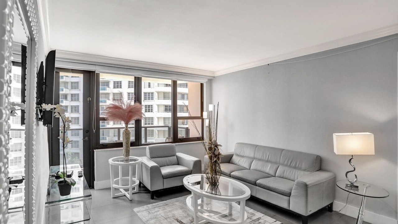 Photo of Livingroom in Mid Beach