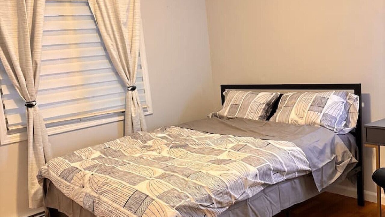 Photo of Bedroom in Leonia