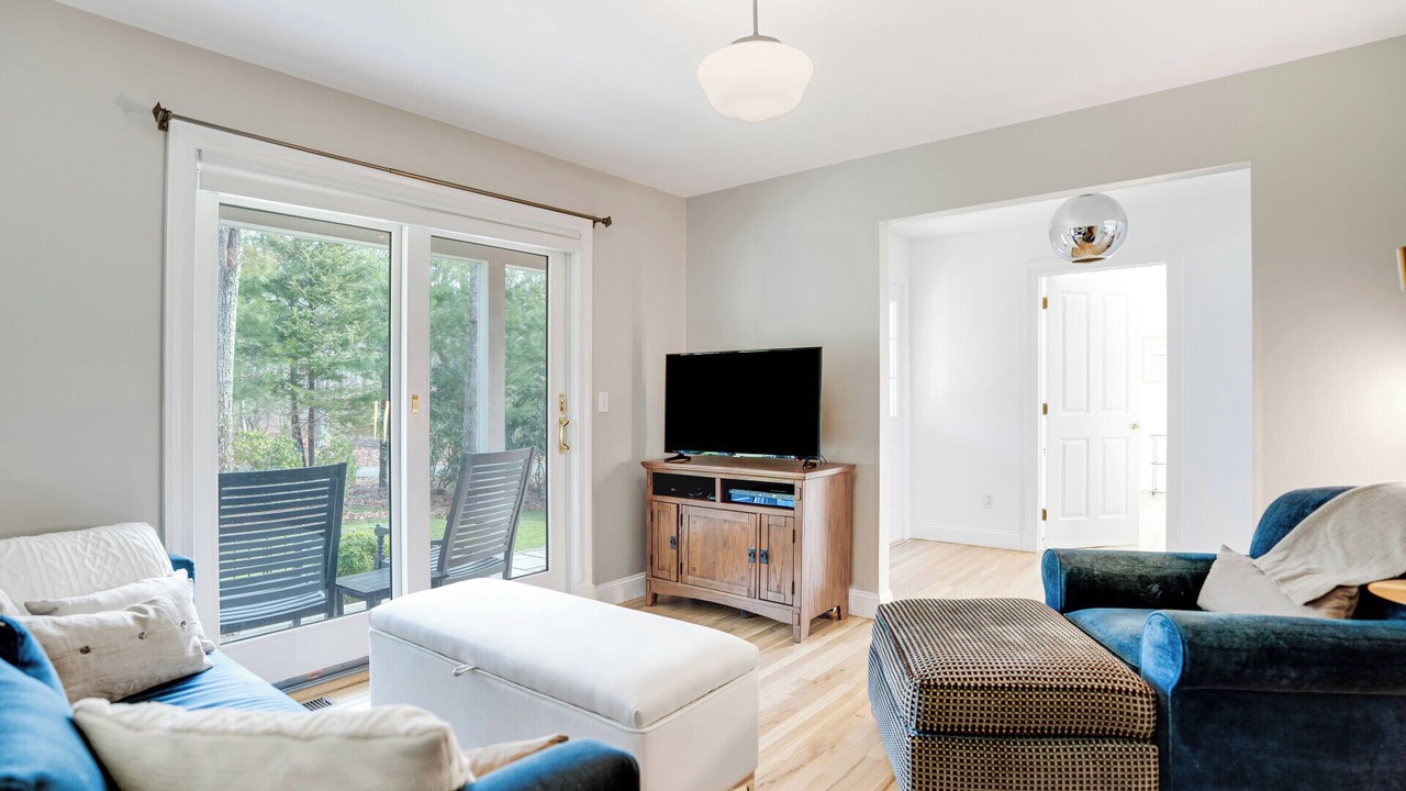Photo of Livingroom in Northwest Harbor