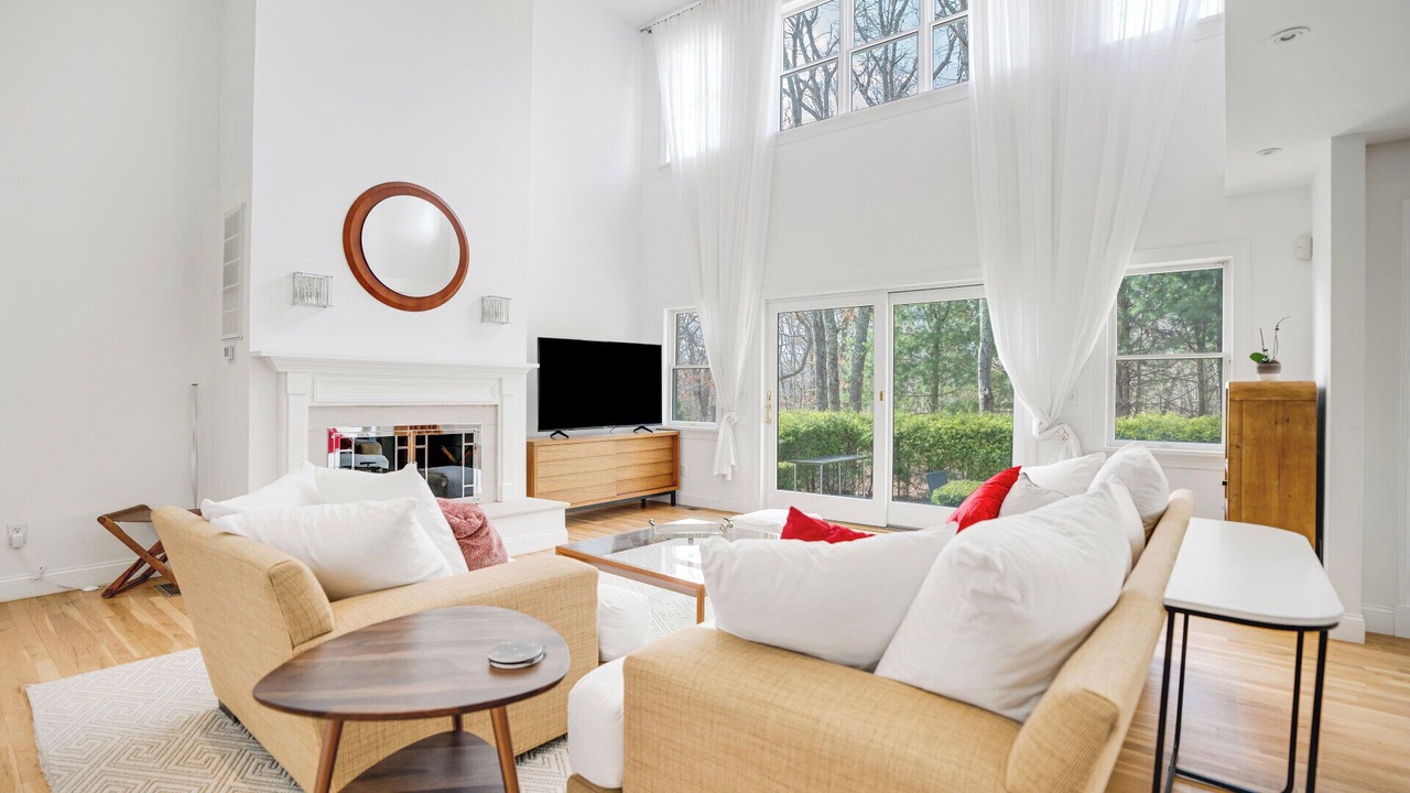 Photo of Livingroom in Northwest Harbor