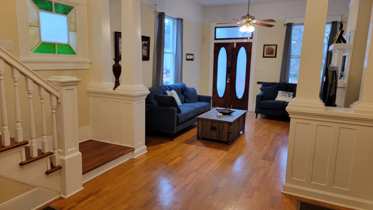 Photo of Livingroom in East Carrollton