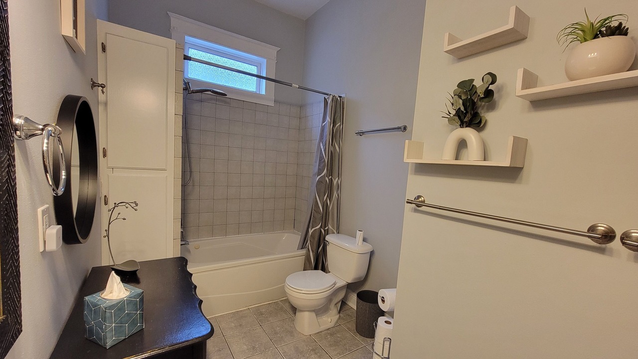 Photo of Bathroom in East Carrollton