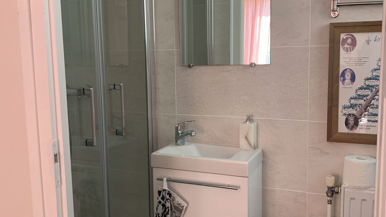 Photo of Bathroom in Novel