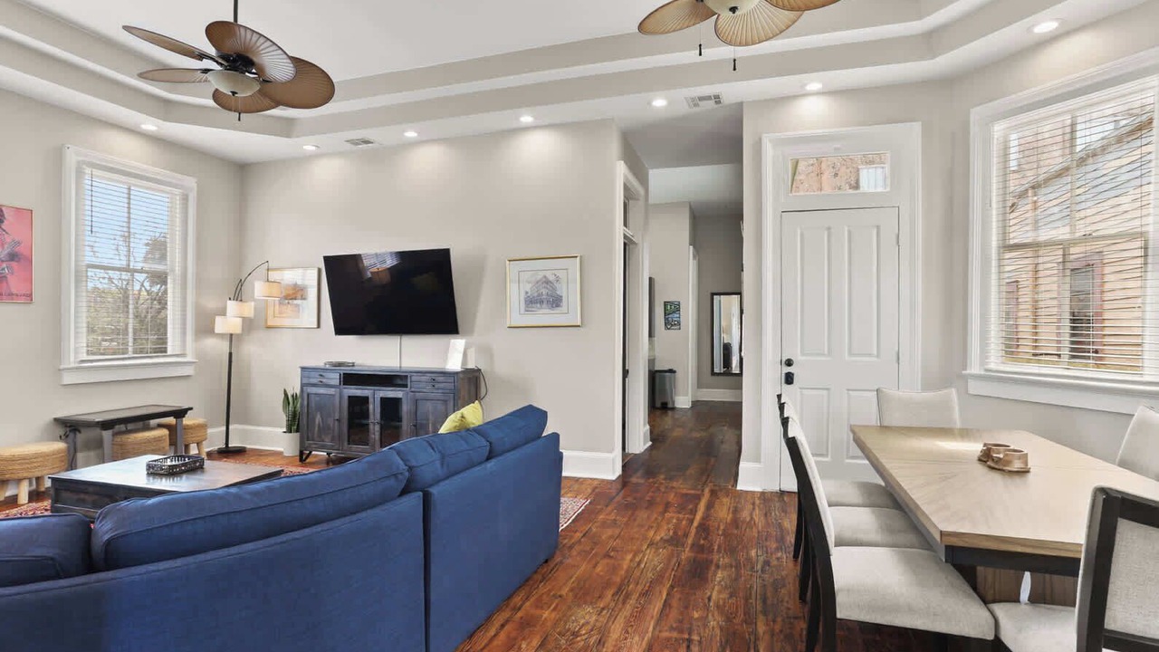 Photo of Livingroom in Mid-City