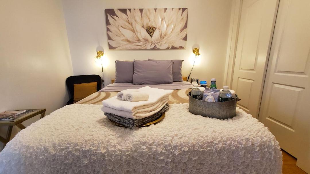 Photo of Bedroom in Cove - East Side - Shippan
