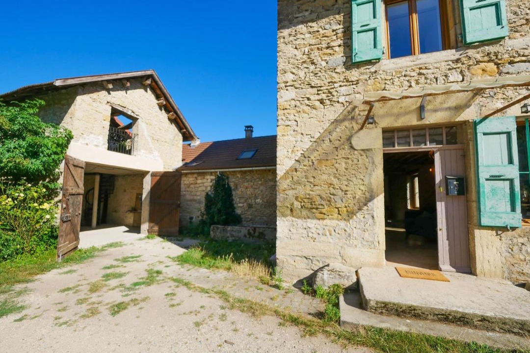 Photo of Buildings in Venerieu