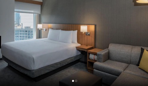 Basic Single Room, 1 King Bed, Accessible (with Roll-In Shower)