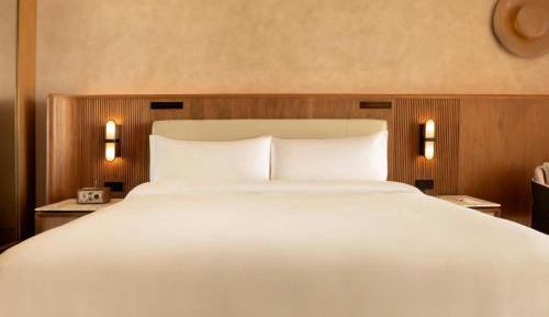 Deluxe Guest room, 1 King, Mangrove view, Terrace