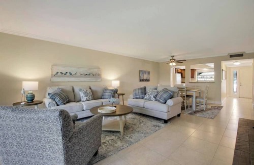 Palm Beach Shores Apartment | 1 Block to the BEACH! King Beds! BBQ!