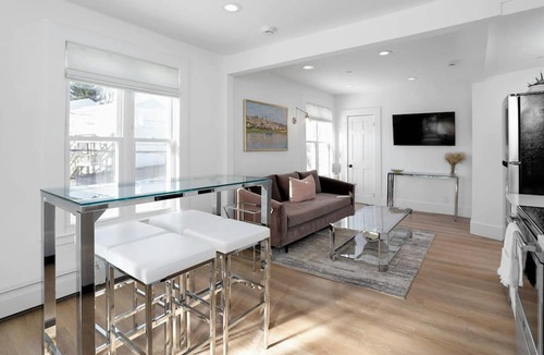 Stamford Apartment | Stylish 3BR/2BA Retreat #3, Harbor Point – Walk to Train, Cafes & Restaurants, City + Shore