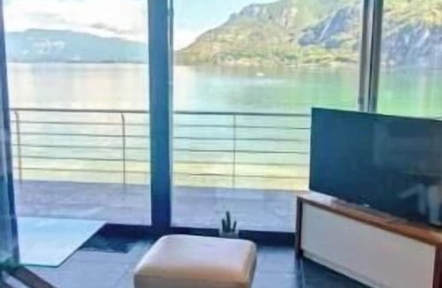 Brison-Saint-Innocent House | Villa Émeraude - A waterfront haven of peace on the shores of Lac du Bourget