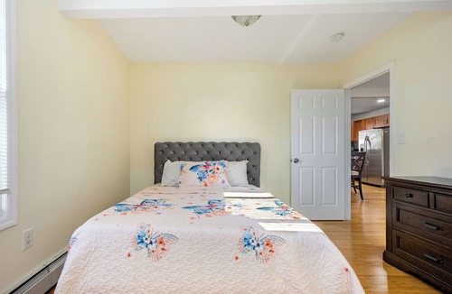 Jamaica Hills Apartment | Modern NYC 4BR - 5 Min to Subway, 10 to JFK/LGA, 30 to Manhattan!