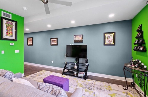 New Orleans Condo | BRAND NEW LISTING The Green Suite-w/garage parking & near French Qtr