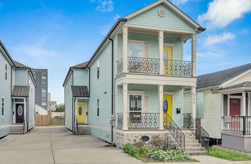 Tulane - Gravier Apartment | Mid-City w/Balcony - Near Superdome & Streetcars