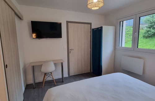 Aix-les-Bains Apartment | Apartment-Comfort-Ensuite with Shower-Appartement T5 Bât. A