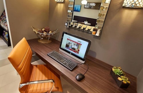 Anaheim Resort Hotel | 5-Min Walk to Disney – Affordable Stay w/Pool Access & Near Parks!