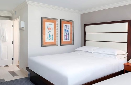 Park Shore Hotel | A Memorable Stay Awaits You Here! Outdoor Swimming Pool, Free Parking!