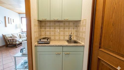 Bodensdorf Apartment | LENA Haus KMB Seeappartement am Ossiacher See mit direktem Seezugang und Hallenbad