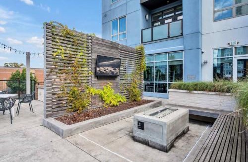Second Ward Apartment | Skyline Retreat - Free Parking, Pool, Balcony