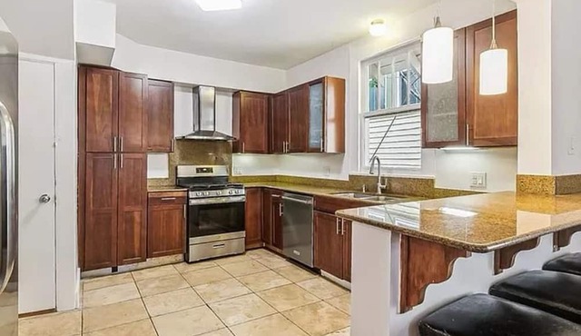 Charming 4-bedroom house with WiFi, AC steps to Universities in New Orleans