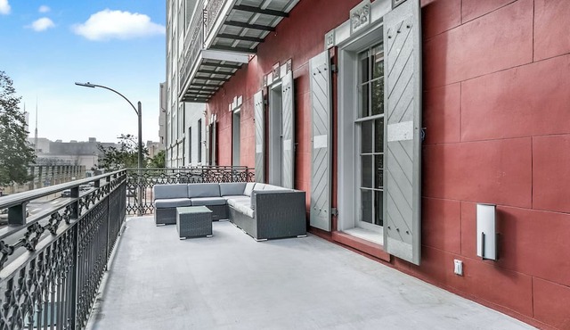 🎷Luxury Historic Downtown Location LG Private Balcony | The Armstrong 🎷