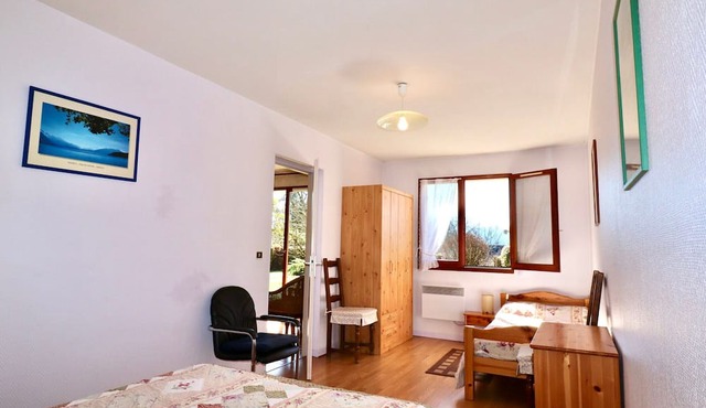 Spacious and quiet with private garden - Parking included, pets allowed